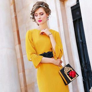 Đầm phối tay voan màu vàng