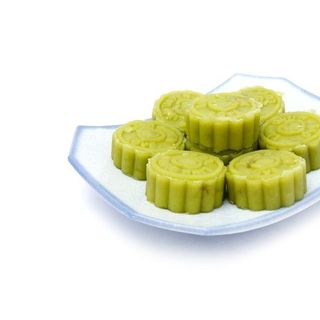 Hộp Bánh Đậu Xanh Lá Dứa Linh Quyên - Hộp 6 Cái