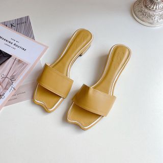 Dép đế mềm mang êm