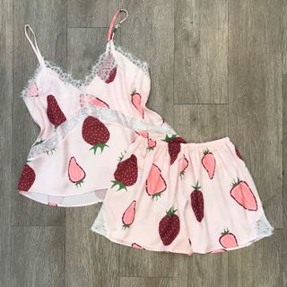 Đồ bộ mặc nhà pijama hai dây quần đùi Trái dâu nữ lụa phối ren in nhiệt siêu mịn giá sỉ