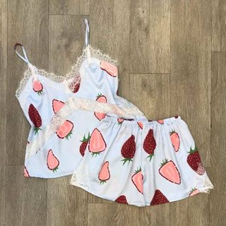 Đồ bộ mặc nhà pijama hai dây quần đùi Trái dâu nữ lụa phối ren in nhiệt siêu mịn