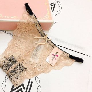 quần ren lọt khe nữ