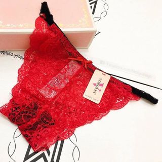 quần ren lọt khe nữ