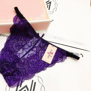 quần ren lọt khe nữ