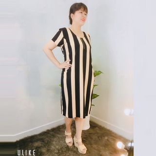 Đầm Suông Họa Tiết Sọc Vàng Cổ Tròn Dây Kéo