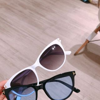 Kính model mới