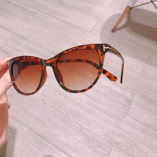 Kính model mới
