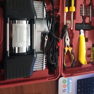 Bơm lốp 2 pít tông hộp đầy đủ phụ kiện