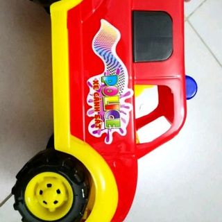 Xe nhựa đồ chơi trẻ em