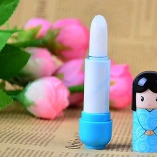 son dưỡng có màu búp bê mùi hương trái cây tô lên có màu hồng nhạt