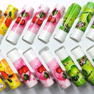 sỉ son dưỡng có màu mùi hương trái cây tô lên có màu hồng
