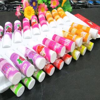 sỉ son dưỡng có màu mùi hương trái cây tô lên có màu hồng