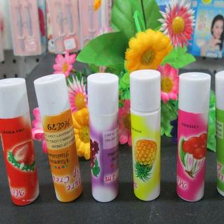 sỉ son dưỡng có màu mùi hương trái cây tô lên có màu hồng