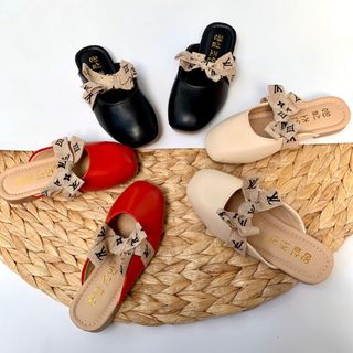 Sục Bé Gái - Sục Bé Gái - Sục Bé Gái