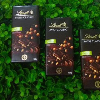 Socola LINDT SWISS CLASSIC cacao nhân hạt dẻ