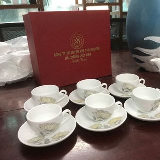in tên công ty lên ấm chén