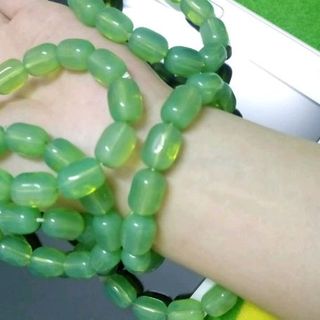 chuỗi đeo tay phong thủy đá xanh lá cây