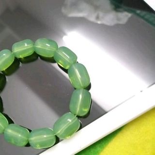 chuỗi đeo tay phong thủy đá xanh lá cây