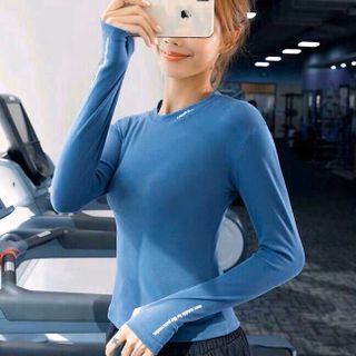 Áo tập tay dài chữ