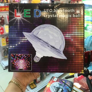 Đèn cầu kết nối Bluetooth và usb xoay theo điệu nhạc