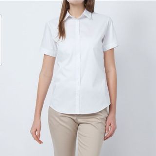 Áo sơ mi trắng cộc tay cơ bản