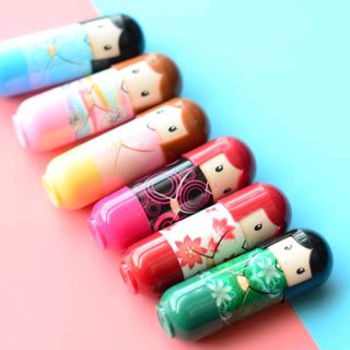 son dưỡng có màu búp bê mùi hương trái cây tô lên có màu hồng nhạt son