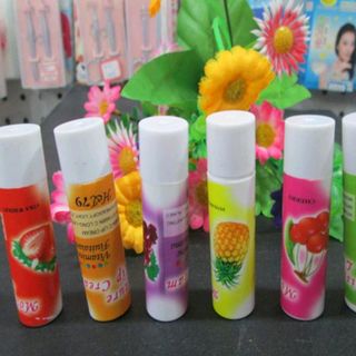 son dưỡng có màu hồng thơm mùi trái cây