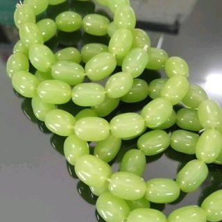 chuỗi đeo tay phong thủy hạt đá xanh lá 
Giá sỉ 10k /1 chuỗi