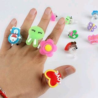 sỉ nhẫn đeo tay có đèn có sẵn pin nhé