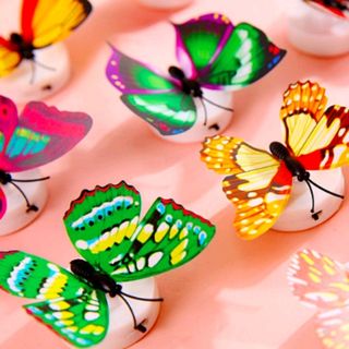 bướm dán tường có đèn có sẵn pin nhé