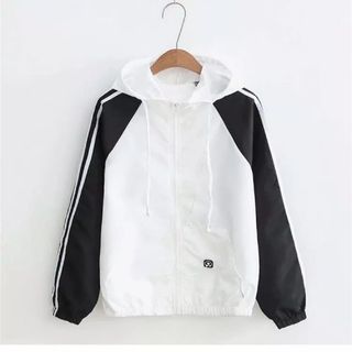 Áo khoác dù nữ có lỗ tai sale têt