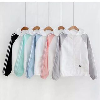 Áo khoác dù nữ có lỗ tai sale têt