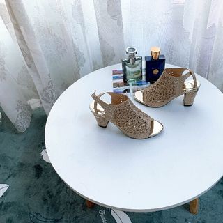 Giày Sandal kim tuyến cho người đứng tuổi sang trọng