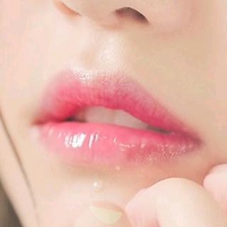 sỉ son dưỡng có màu hồng thơm mùi trái cây