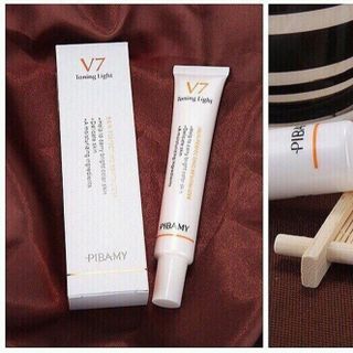 Kem che khuyết điểm V7