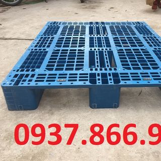 Pallet nhựa pallet lót sàn pallet dùng cho xe nâng chịu tải trọng lớn giá sỉ