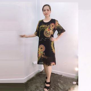 Đầm Silk Lụa In 3D Nền Đen Họa Tiết Tay Loe