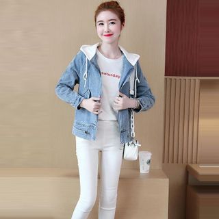 Áo Khoác Phối Nón Trắng In Chữ Trẻ Trung