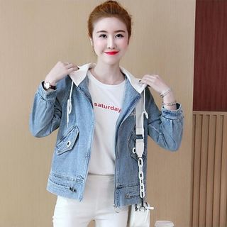 Áo Khoác Phối Nón Trắng In Chữ Trẻ Trung