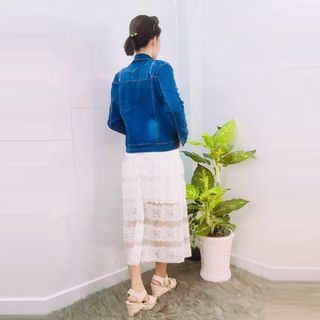 Set Áo Khoác Jean Và Đầm Ren Tầng 2 Dây