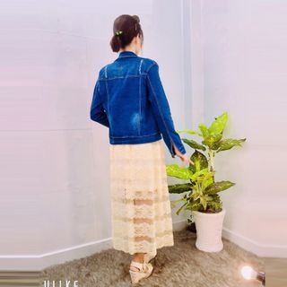 Set Áo Khoác Jean Và Đầm Kem Ren Tầng 2 Dây