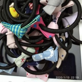 Combo 10 cột tóc đủ màu
Giá sỉ 22k / 10 cái
Combo 50 cái 100k
Nhe