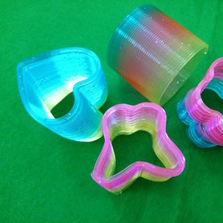 Đồ chơi lò xo đủ màu sỉ