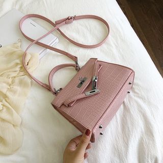 Túi nữ đeo chéo vân rắn khóa cài thời thượng D768