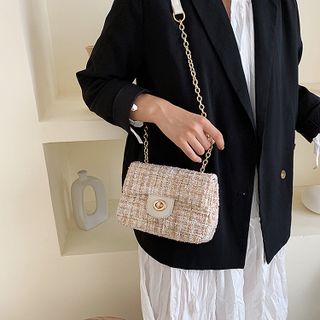 Túi đeo chéo chất dạ đẹp khóa tròn thời trang mới D726