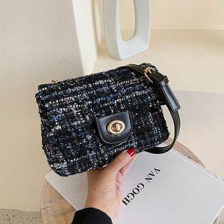 Túi đeo chéo chất dạ đẹp khóa tròn thời trang mới D726