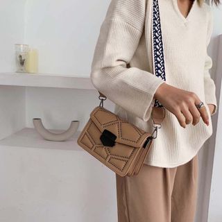 Túi đeo chéo xu hướng mới da mềm nạm đinh siêu hot D793