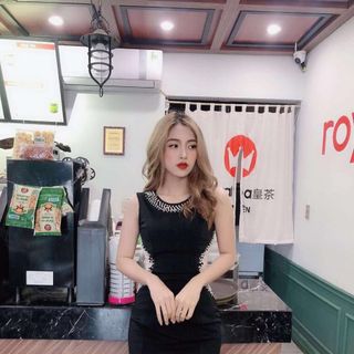 Váy ôm body xuyên thấu eo đính ngọc trai cao cấp