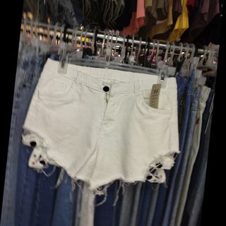 Short jean trắng co giãn đóng nút sẻ lai hàng đẹp hơn hình chụp