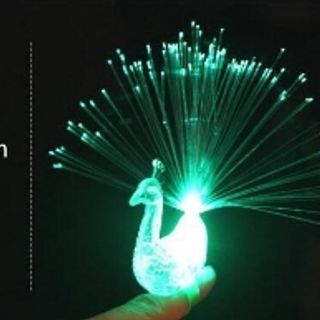 Con công có đèn có sẵn pin đủ màu luôn
